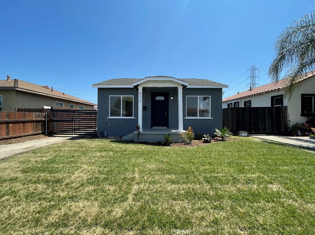 672 119th St, Los Angeles, CA 90044-4040