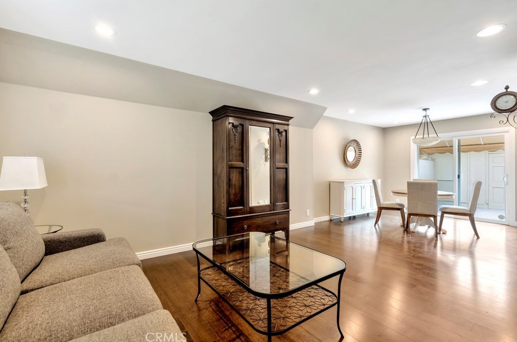 19900 Sidcup Ln, Huntington Beach, CA 92646-4032