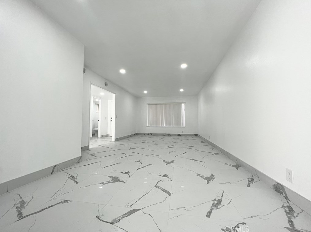 8866 Barcelona Plz, Westminster, CA 92683-5495