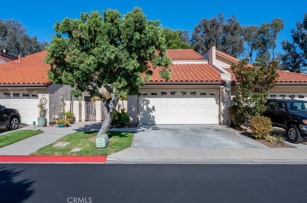 8305 Milano Dr, Huntington Beach CA  92646-3135 exterior