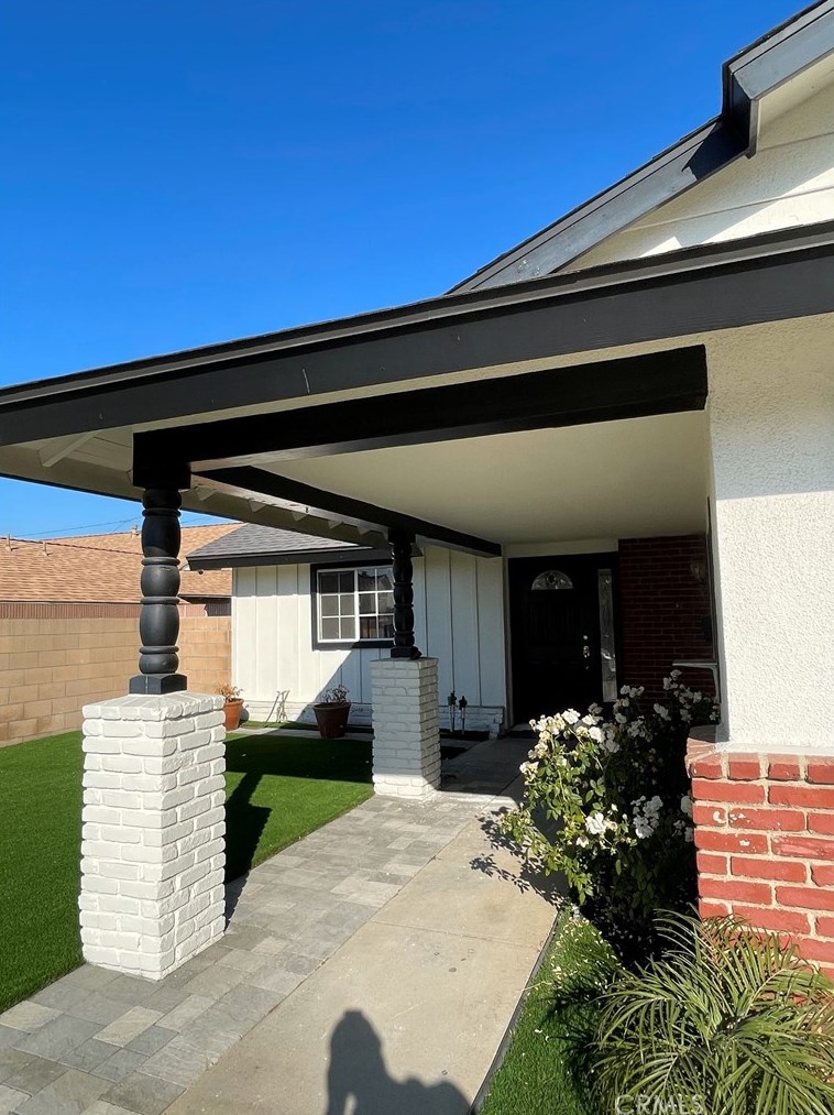 1847 Abbottson St, Long Beach CA  90746-2901 exterior