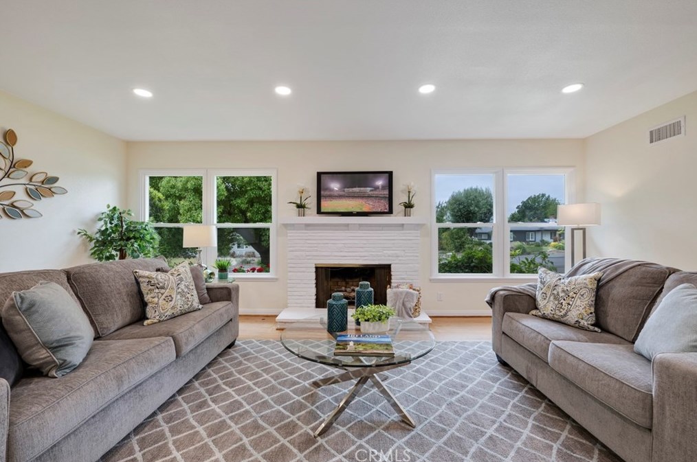 4012 Las Casas Ave, Claremont, CA 91711-2323