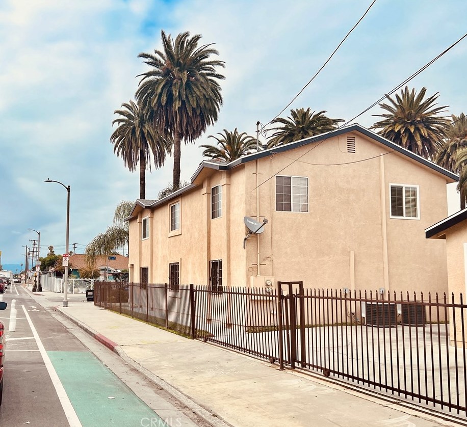 356 81st St, Los Angeles CA  90003-2609 exterior