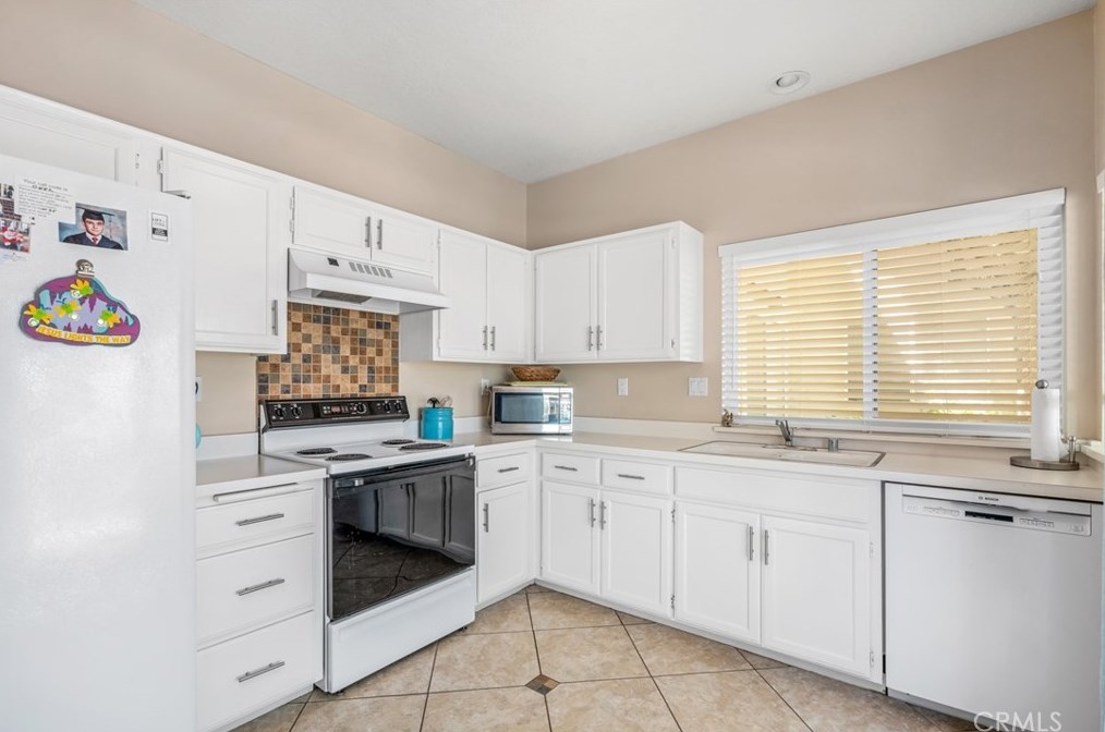 11690 Oak St, Apple Valley CA  92308-4959 exterior