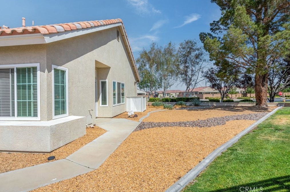 11690 Oak St, Apple Valley CA  92308-4959 exterior