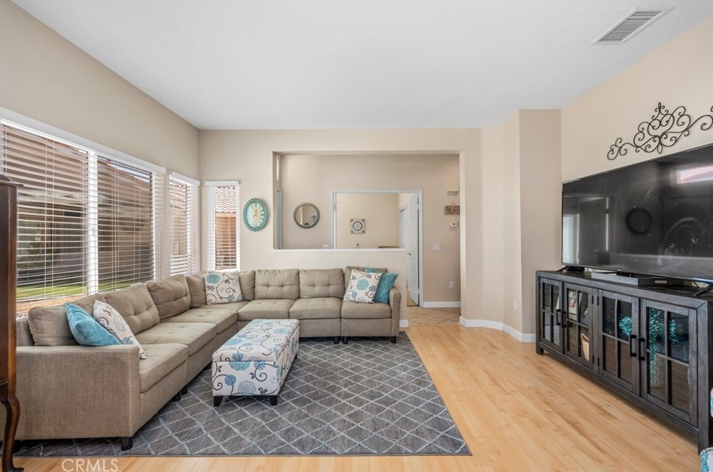 11690 Oak St, Apple Valley CA  92308-4959 exterior