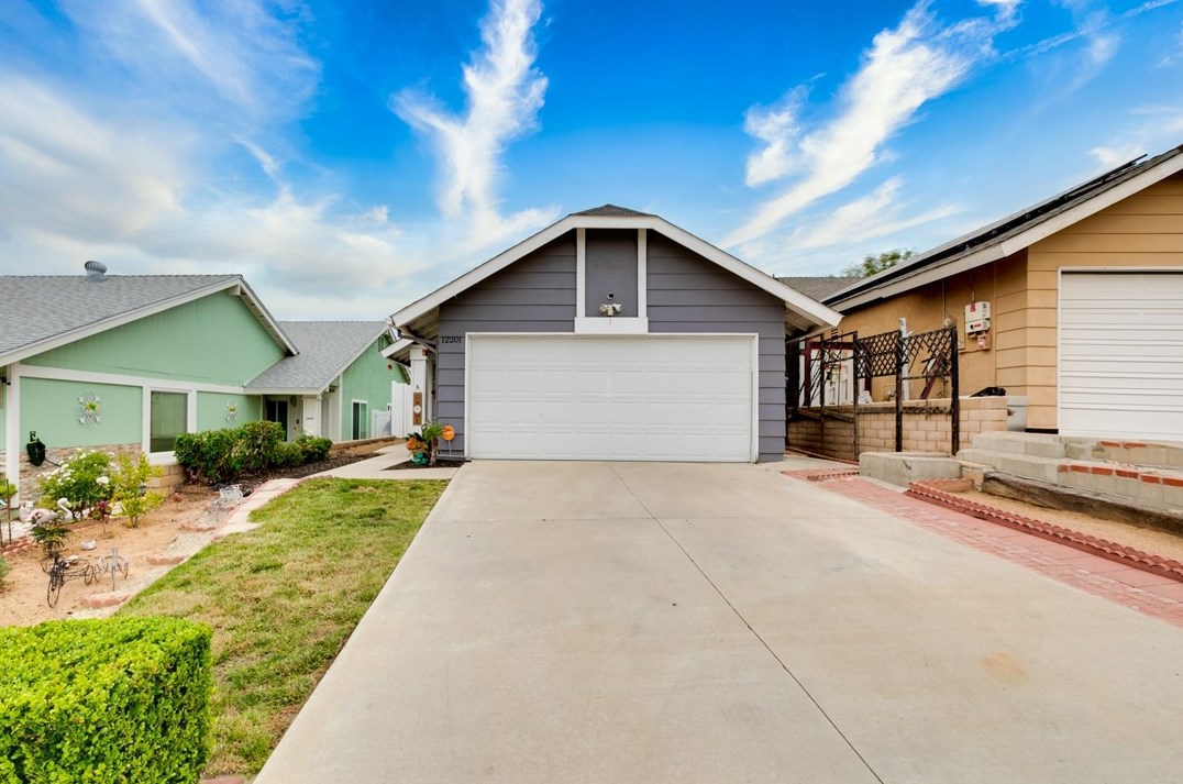 12201 Hythe St, Moreno Valley, CA 92557-6984