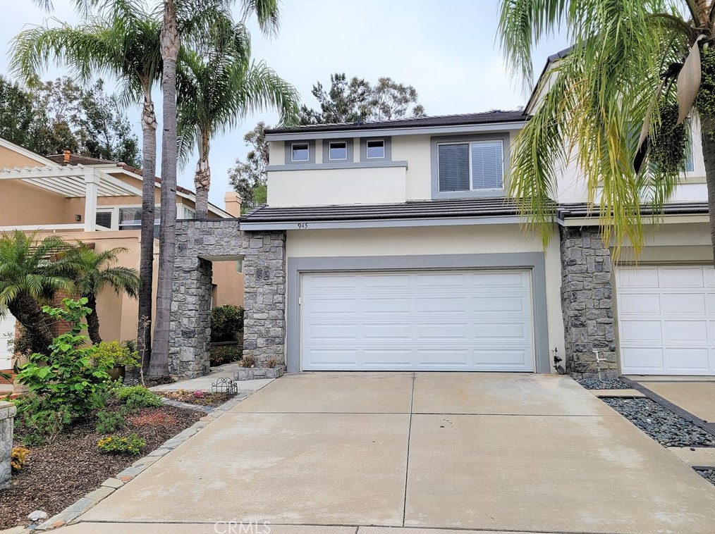 945 S Lone Pine Ln, Anaheim, CA 92808
