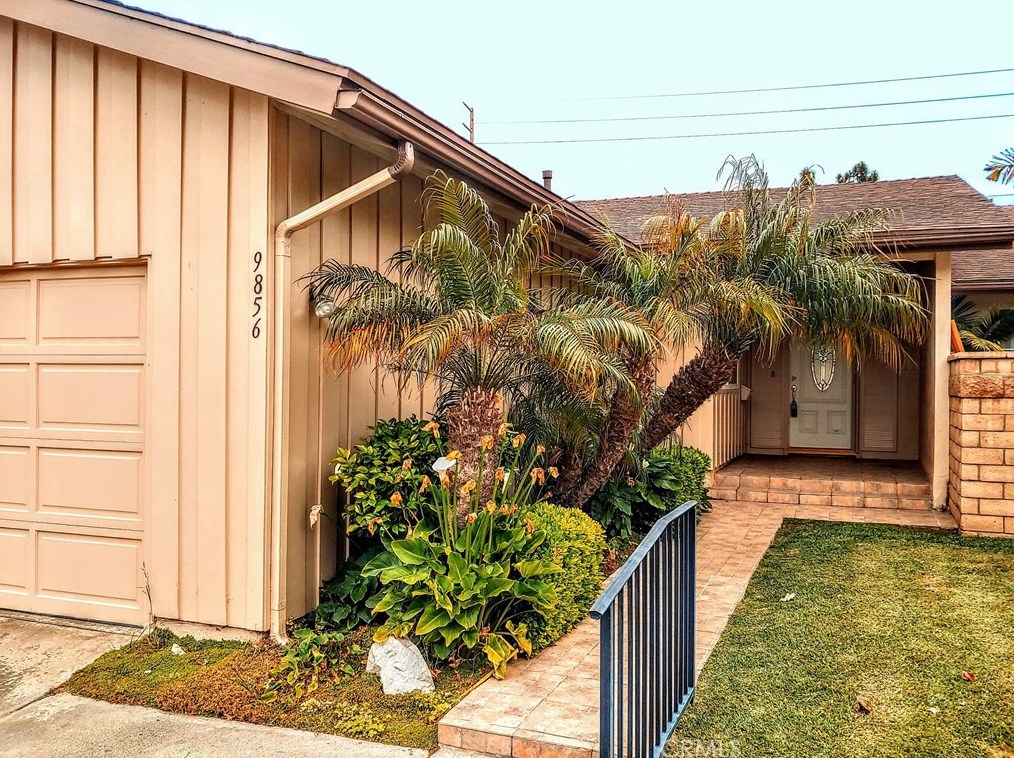 9856 Verde Mar Dr, Huntington Beach, CA 92646