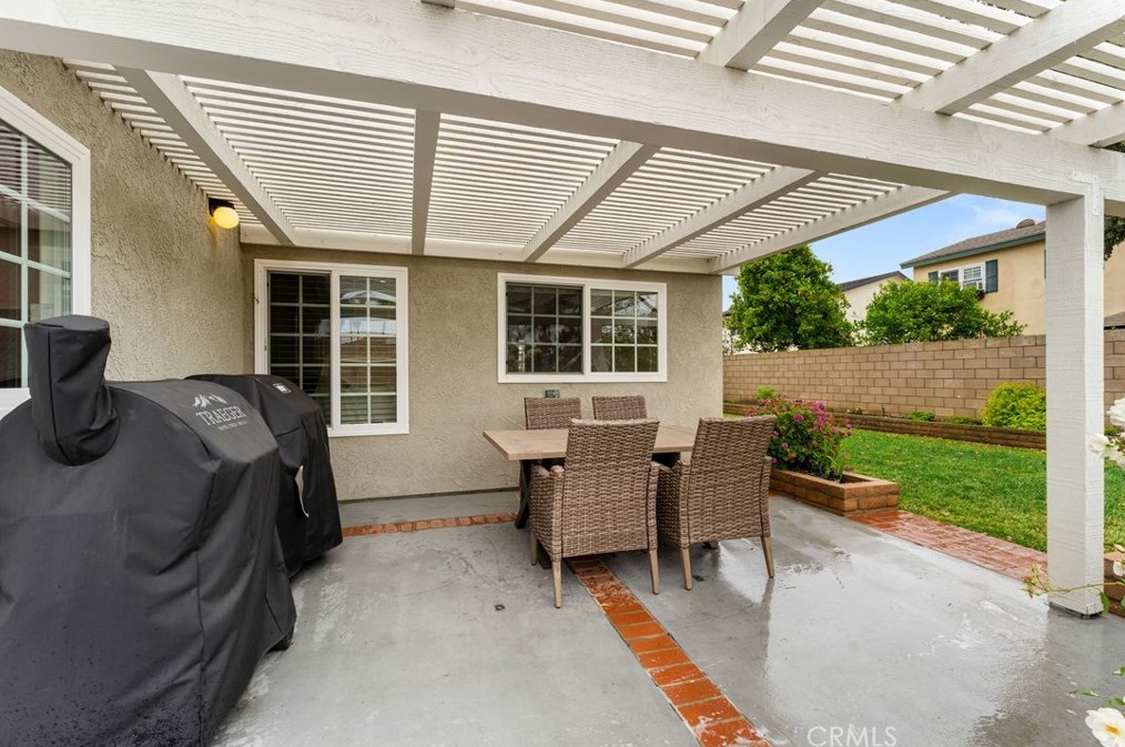 6532 Kilda Cir, Huntington Beach CA  92647-5625 exterior