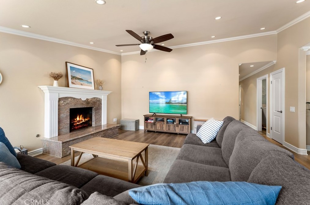 6532 Kilda Cir, Huntington Beach CA  92647-5625 exterior