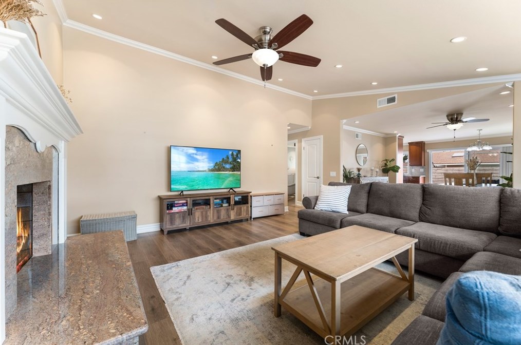 6532 Kilda Cir, Huntington Beach CA  92647-5625 exterior