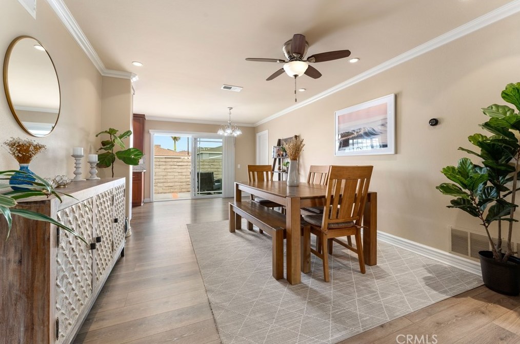 6532 Kilda Cir, Huntington Beach CA  92647-5625 exterior