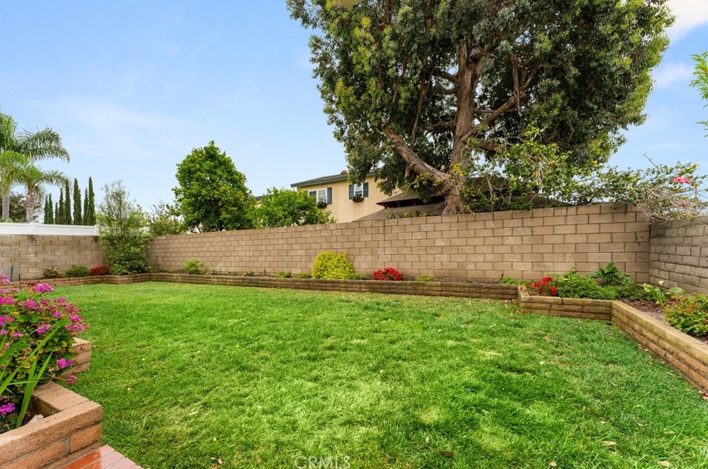 6532 Kilda Cir, Huntington Beach CA  92647-5625 exterior
