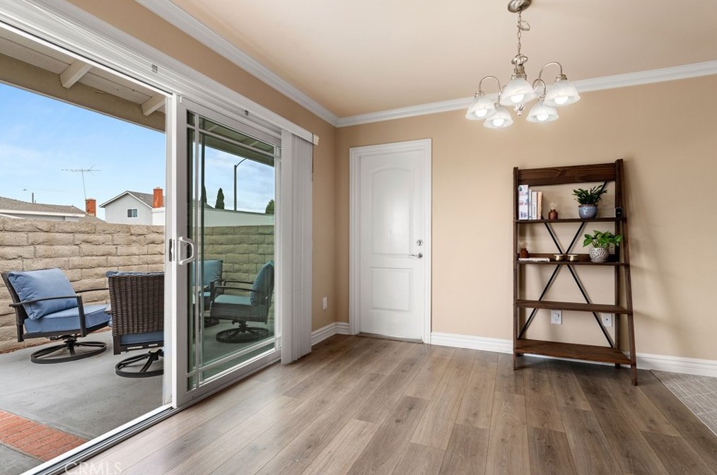 6532 Kilda Cir, Huntington Beach CA  92647-5625 exterior