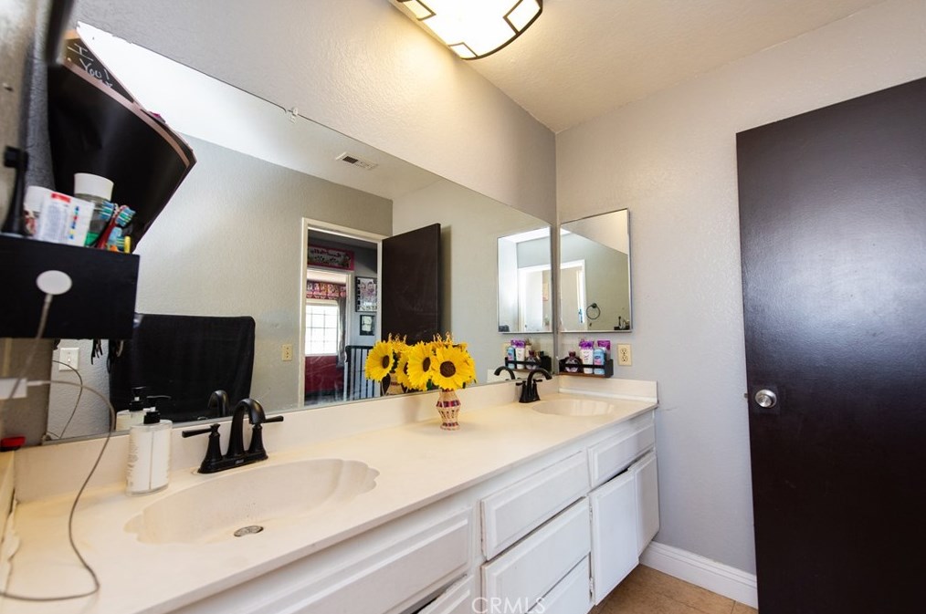 17730 Mesa Rd, Fontana CA  92336-2353 exterior