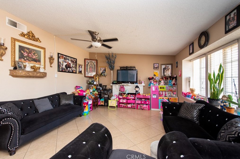 17730 Mesa Rd, Fontana, CA 92336
