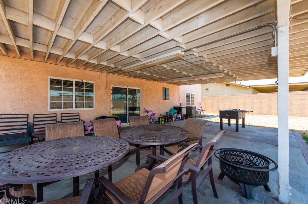 17730 Mesa Rd, Fontana CA  92336-2353 exterior