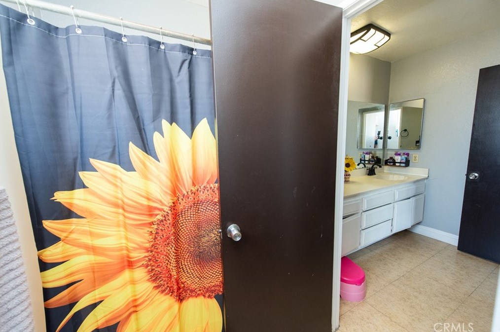 17730 Mesa Rd, Fontana CA  92336-2353 exterior