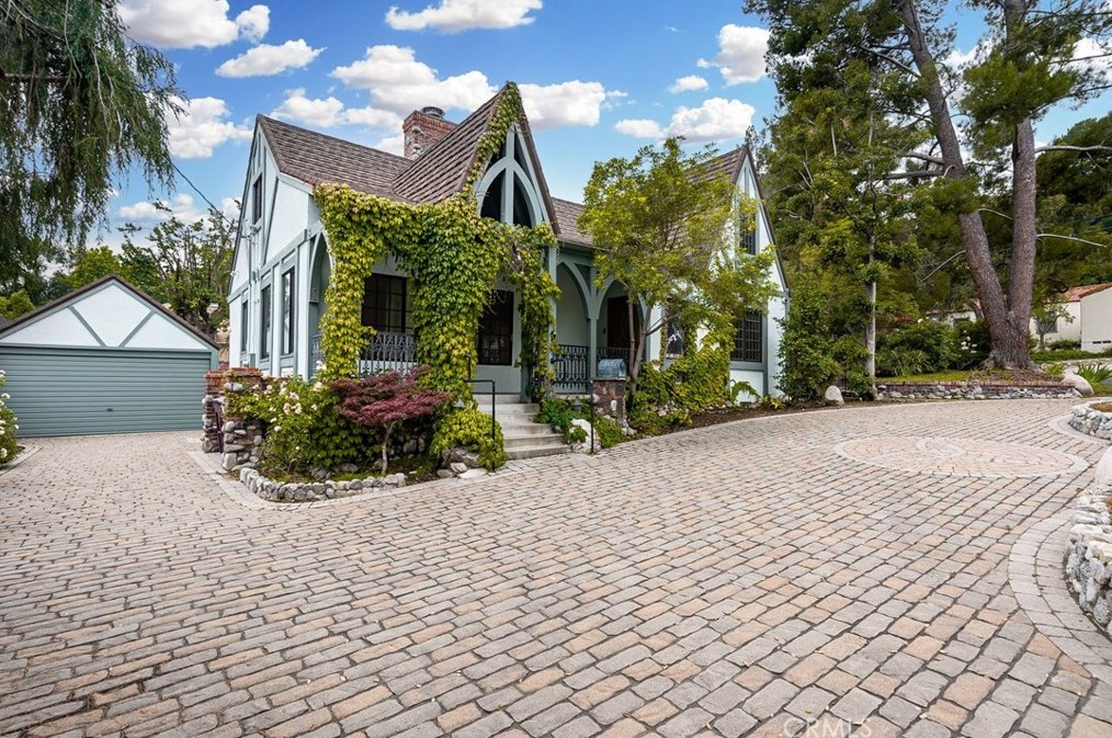 1325 Opechee Way, Glendale, CA 91208