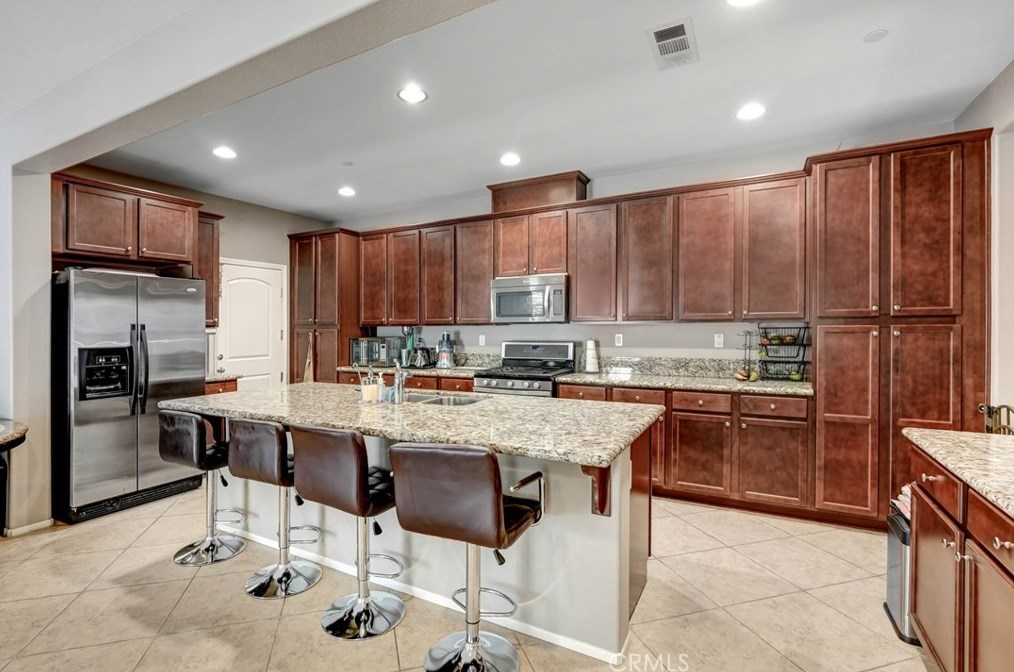 16070 Cascade Dr, Fontana, CA 92336-5066