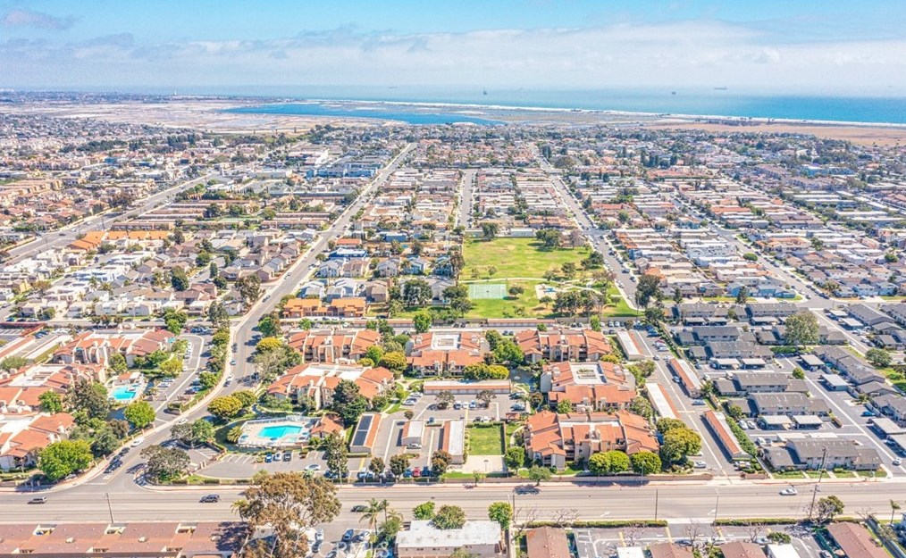 4852 Cabana Dr #305, Huntington Beach, CA 92649