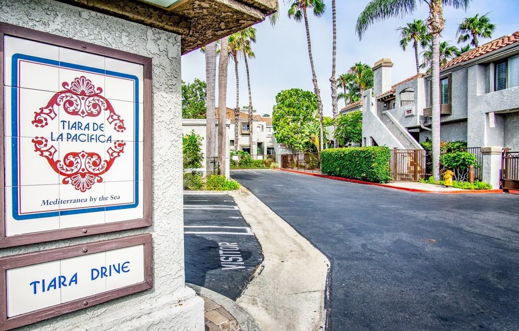 4852 Tiara Dr, Huntington Beach, CA 92649-4393