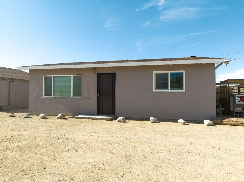 33730 Sunset Rd, Lucerne Valley, CA 92356-8989