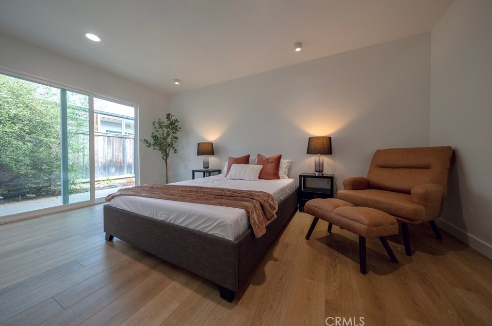 17052 Edgewater Ln, Huntington Beach CA  92649-4208 exterior