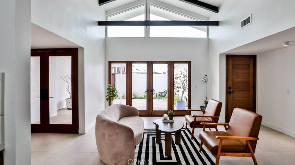 17052 Edgewater Ln, Huntington Beach CA  92649-4208 exterior