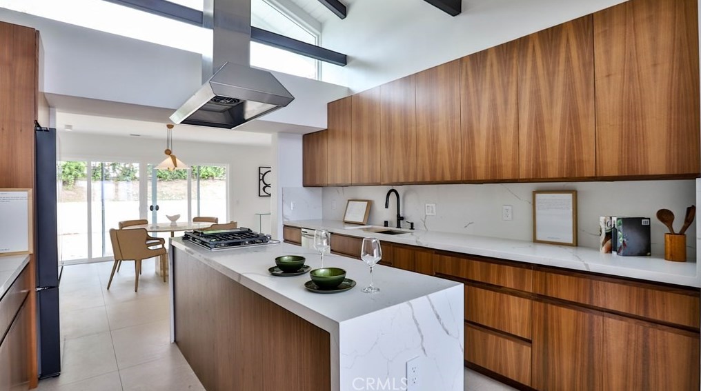 17052 Edgewater Ln, Huntington Beach CA  92649-4208 exterior