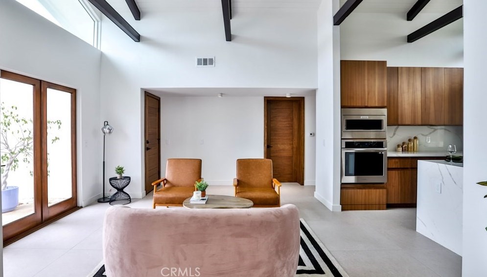 17052 Edgewater Ln, Huntington Beach CA  92649-4208 exterior