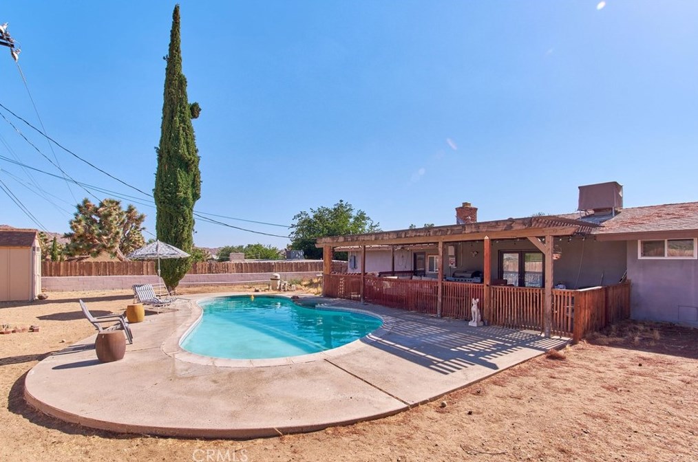 7870 Palm Ave, Yucca Valley CA 92284-4046 exterior