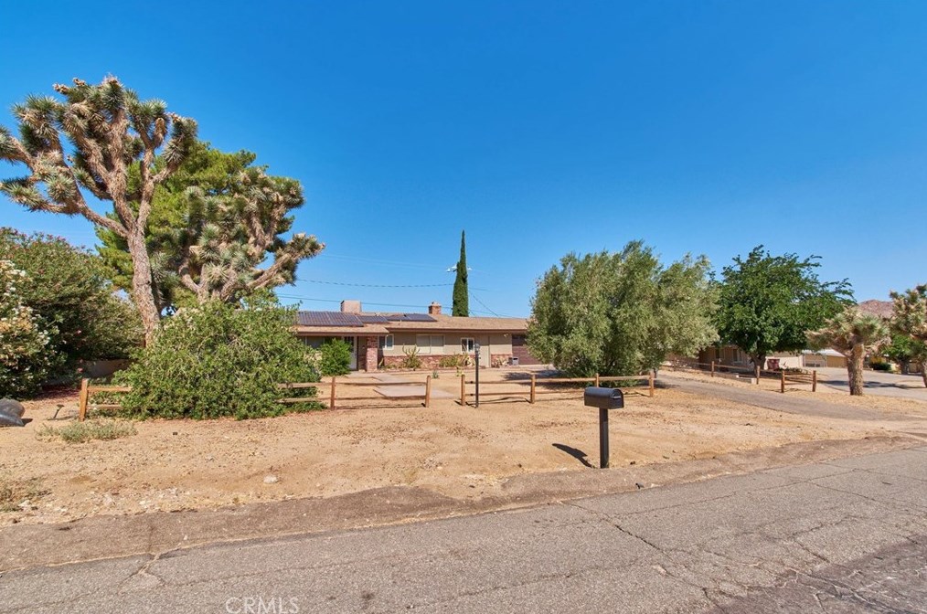 7870 Palm Ave, Yucca Valley CA 92284-4046 exterior