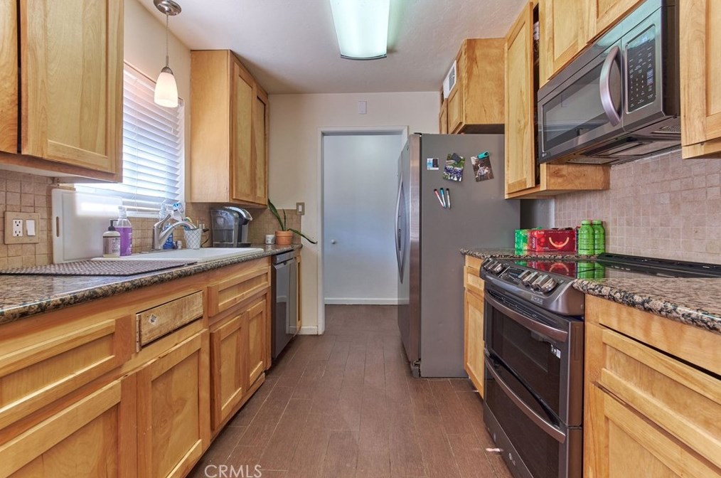 7870 Palm Ave, Yucca Valley CA 92284-4046 exterior