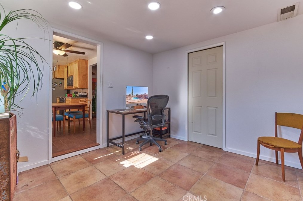 7870 Palm Ave, Yucca Valley CA 92284-4046 exterior