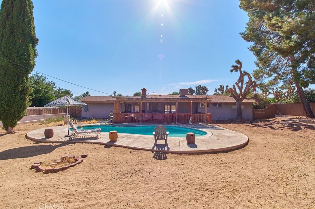 7870 Palm Ave, Yucca Valley CA 92284-4046 exterior