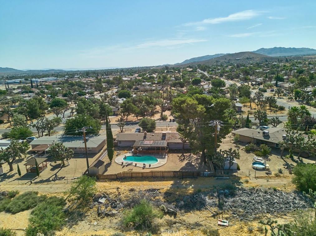 7870 Palm Ave, Yucca Valley CA 92284-4046 exterior