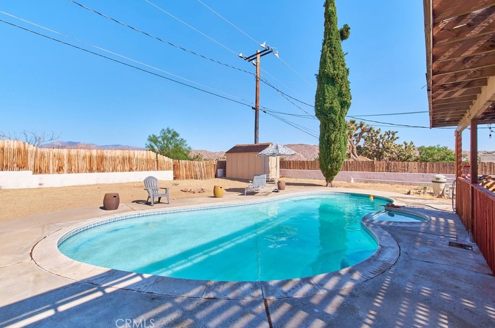 7870 Palm Ave, Yucca Valley CA 92284-4046 exterior