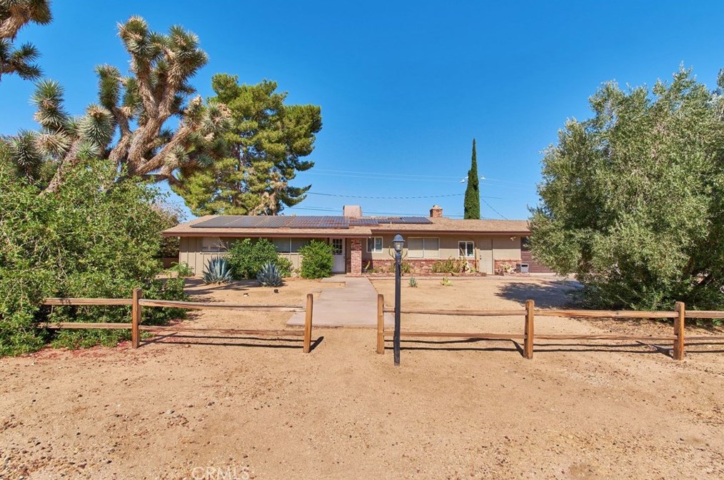 7870 Palm Ave, Yucca Valley CA 92284-4046 exterior