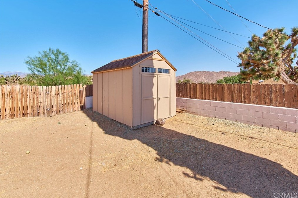 7870 Palm Ave, Yucca Valley CA 92284-4046 exterior