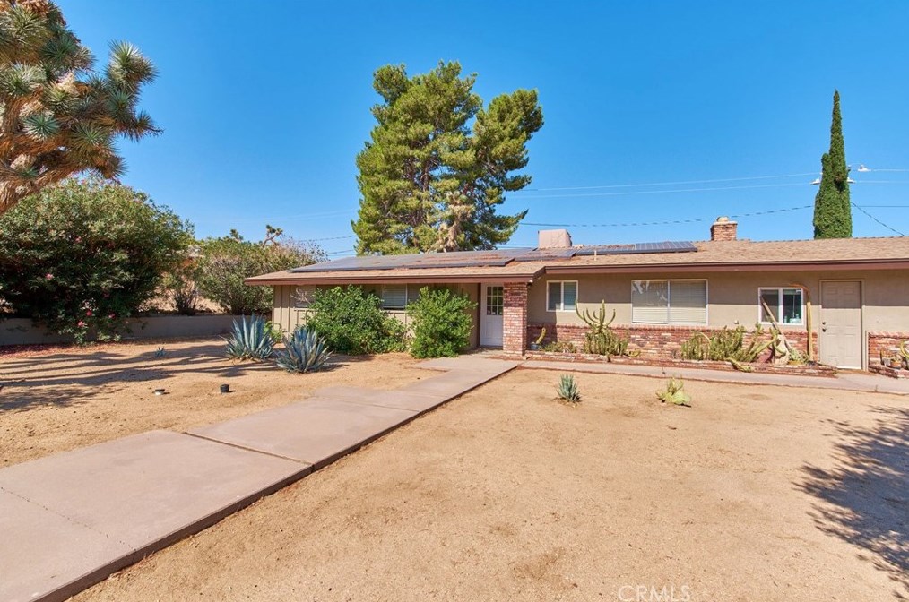 7870 Palm Ave, Yucca Valley CA 92284-4046 exterior