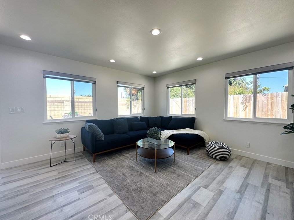 18441 Goodwin Ln, Huntington Beach CA  92646-1652 exterior