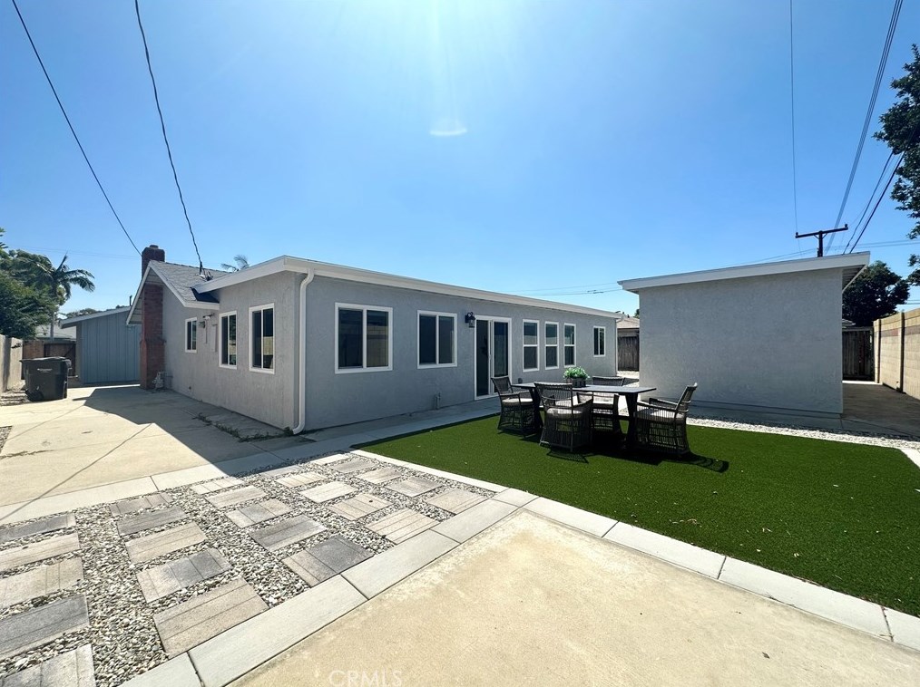 18441 Goodwin Ln, Huntington Beach CA  92646-1652 exterior
