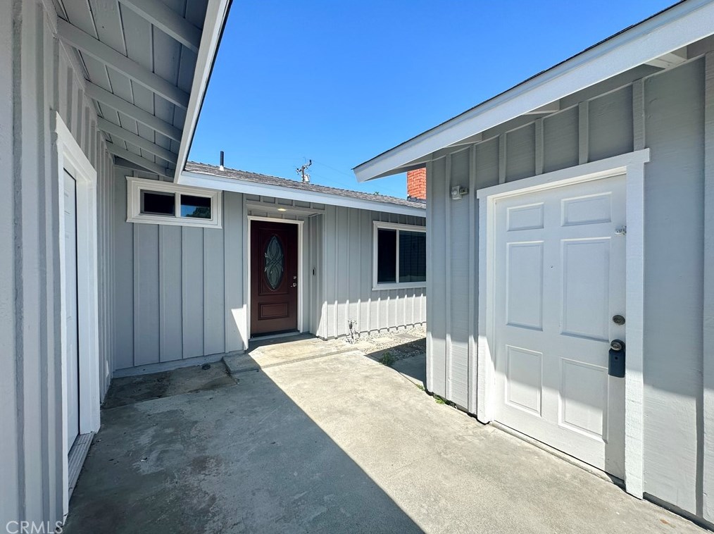 18441 Goodwin Ln, Huntington Beach CA  92646-1652 exterior