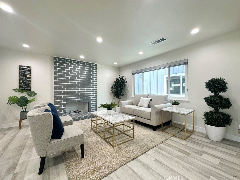 18441 Goodwin Ln, Huntington Beach CA  92646-1652 exterior