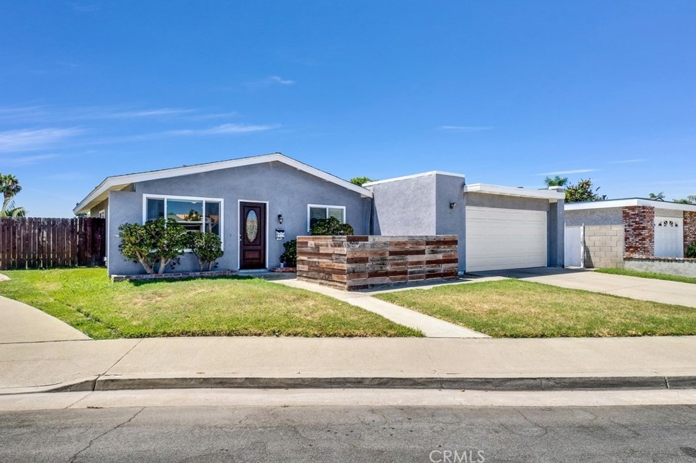 9202 Scougall Cir, Huntington Beach, CA 92646-5217