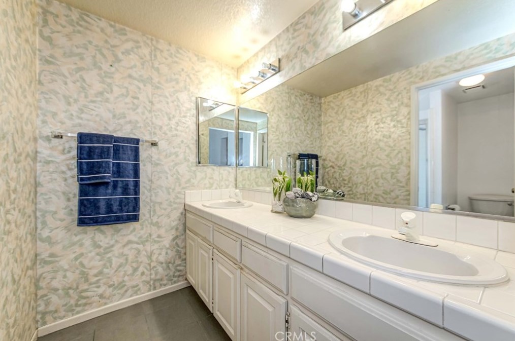 12155 Napoli Dr, Artesia CA  90703-2772 exterior