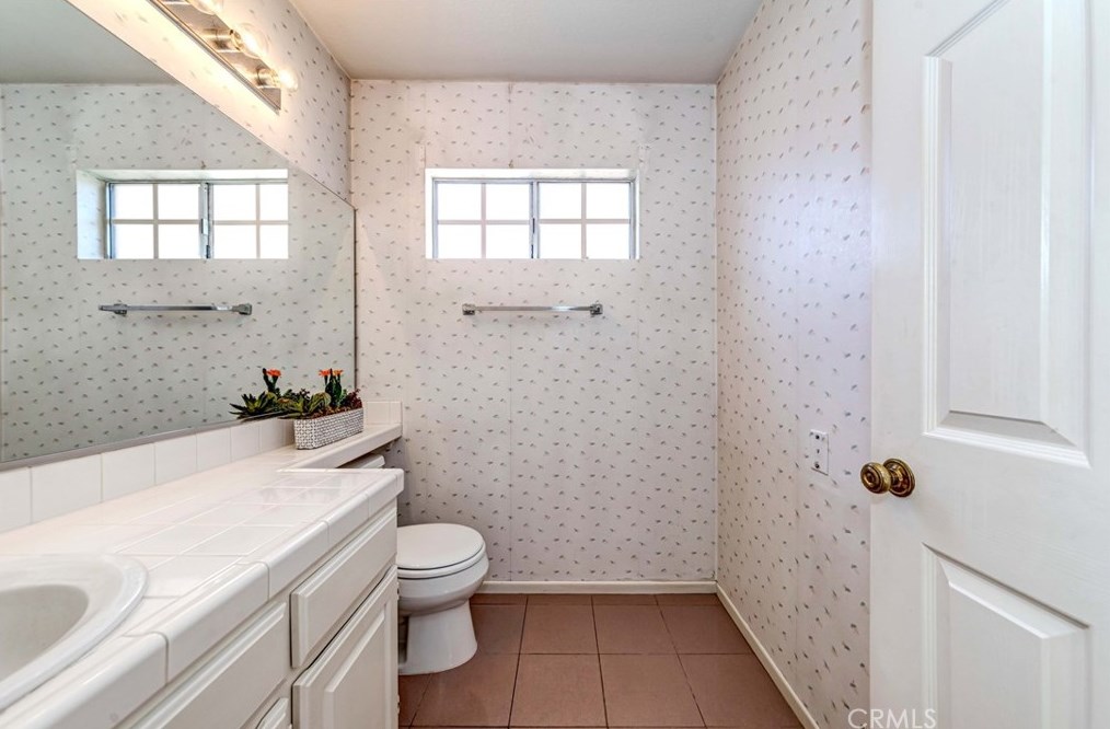 12155 Napoli Dr, Artesia CA  90703-2772 exterior