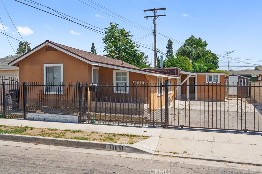 13610 S Vesta Ave, Compton, CA 90222